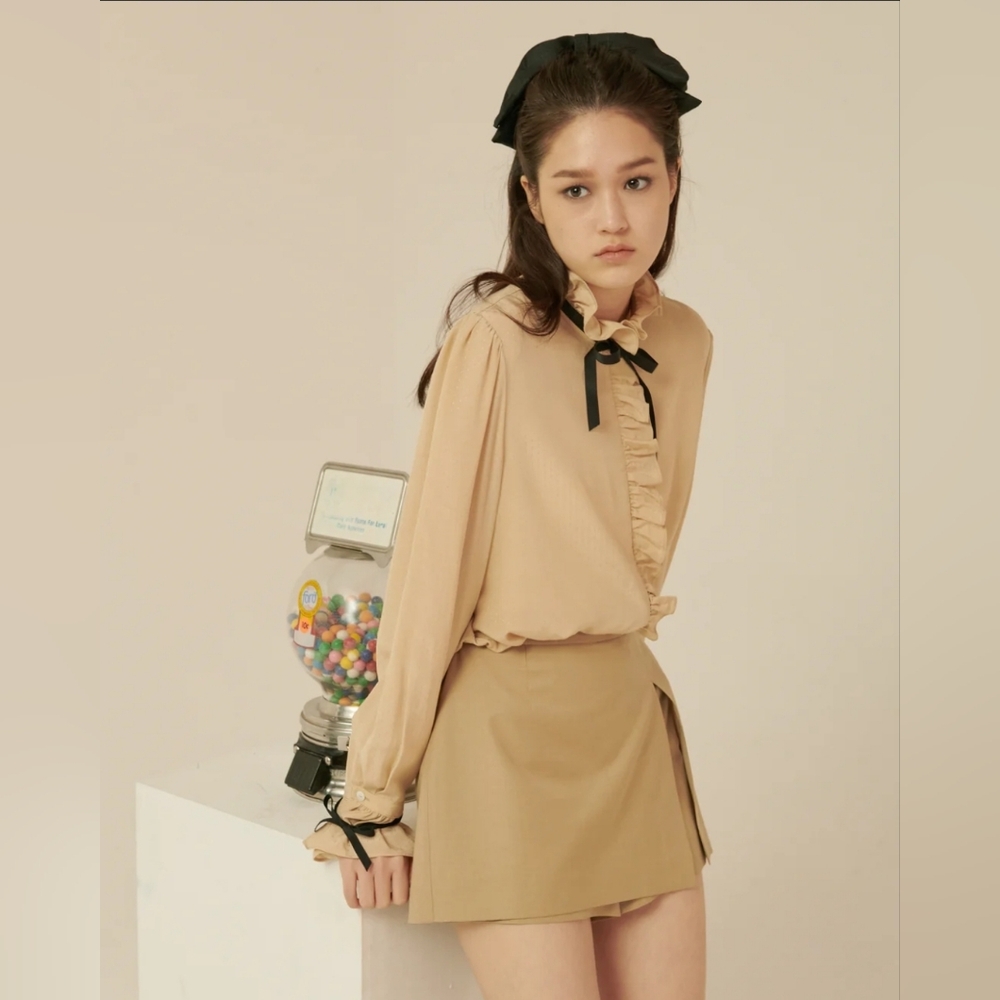 VTG | Live From NY Frill Neck Pleated Shoulder Tie Ribbon Long Sleeve Blouse